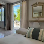 Americas 4-bedroom Nearby The Private Parking Вилла
