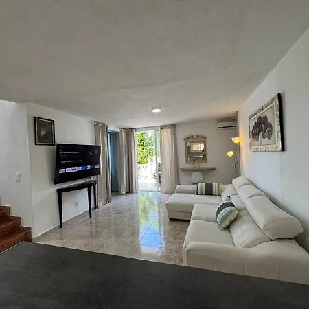 Americas 4-bedroom Nearby The Private Parking