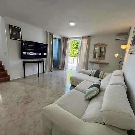 Americas 4-bedroom Nearby The Private Parking *