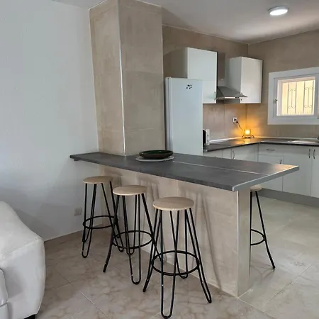 Americas 4-bedroom Nearby The Private Parking *