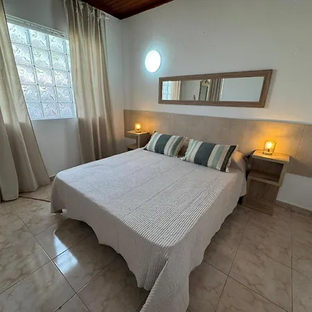 Americas 4-bedroom Nearby The Private Parking * アデヘ