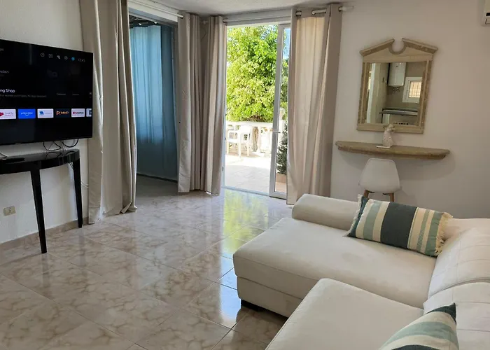 Americas 4-bedroom Nearby The Private Parking *