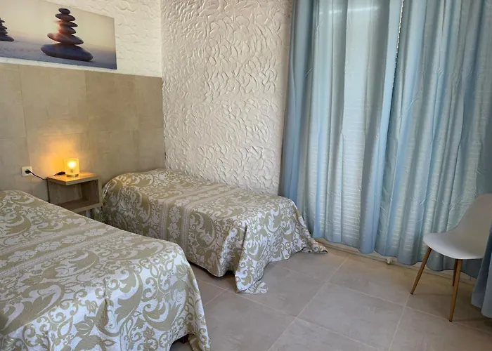 Americas 4-bedroom Nearby The Private Parking