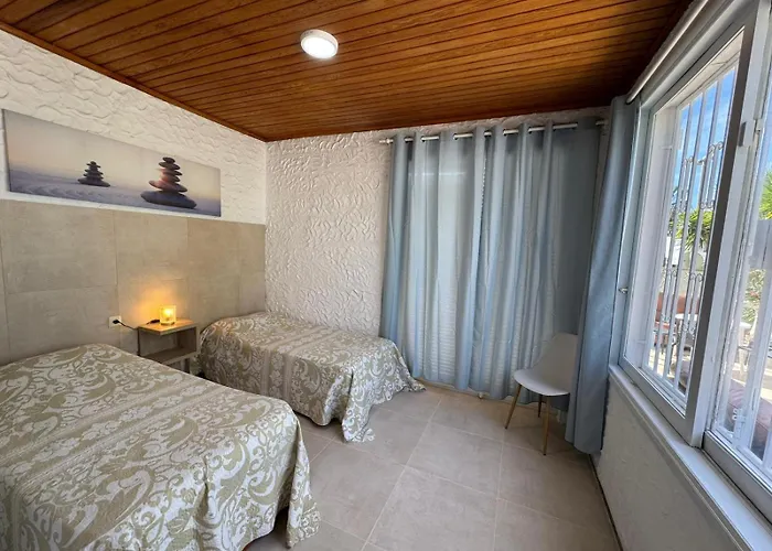 Americas 4-bedroom Nearby The Private Parking Villa *