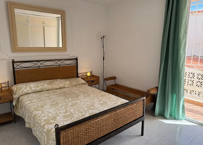 Americas 4-bedroom Nearby The Private Parking Адехе