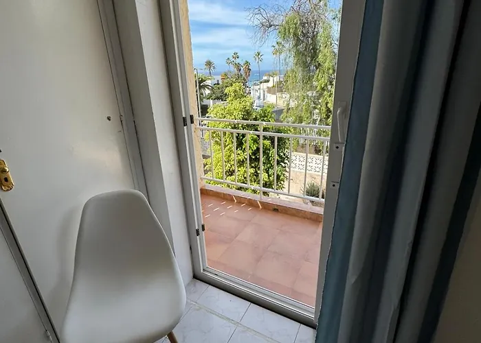 Americas 4-bedroom Nearby The Private Parking Вілла *