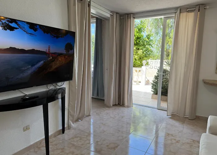 Americas 4-bedroom Nearby The Private Parking *