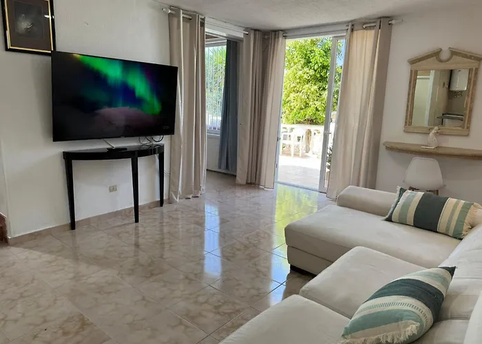 Americas 4-bedroom Nearby The Private Parking