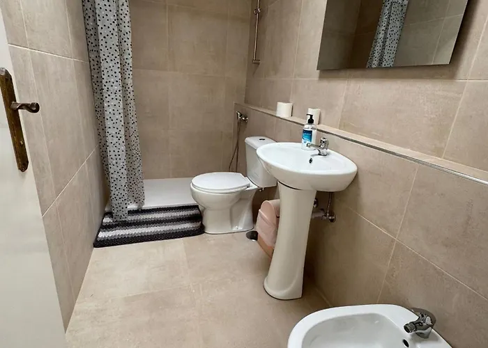 Americas 4-bedroom Nearby The Private Parking Адехе