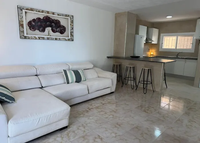 Americas 4-bedroom Nearby The Private Parking Вілла *